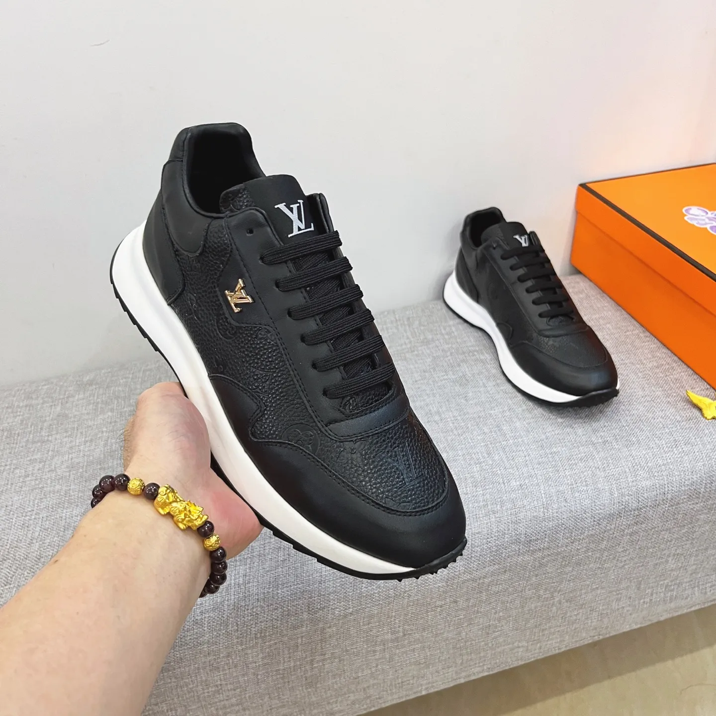 Men's shoes 💰 460💰【LV】🔥Louis Vuitton, high-end men's shoes brand official website 1:1 latest masterpiece: uppers are made of Italian imported first-layer cowhide with comfortable and breathable lining➕original non-slip and wear-resistant outsole🔥, making walking more convenient and comfortable! An exclusive new model, a stunning work, a beautiful 1:1 replica [color] compared to the official quality! Create a fashionable personality to set off your uniqueness! A must-have for trendy men! Classic🔥Size: 38-44 Color: 🔥Multiple colors available🔥.